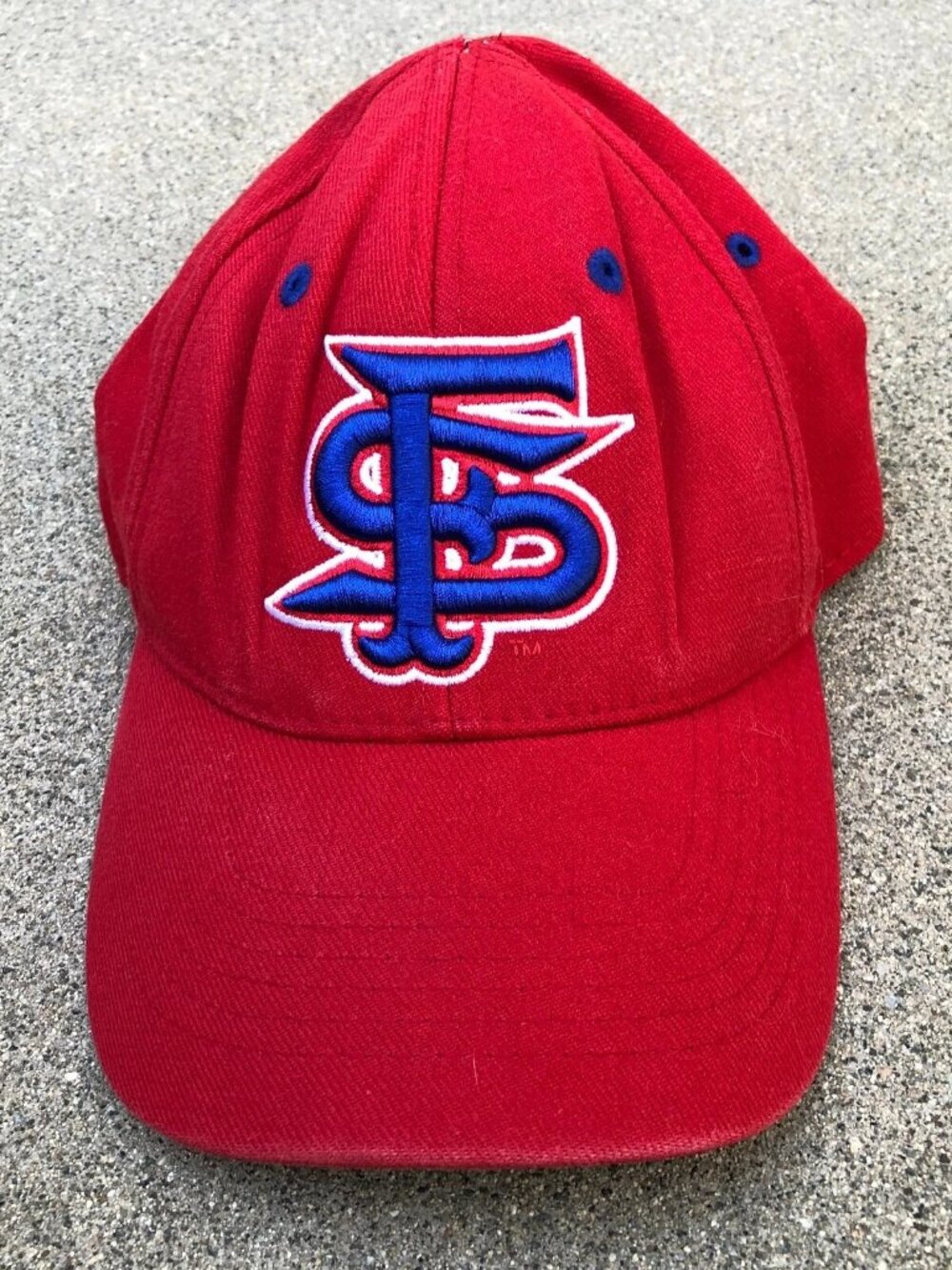 Vintage TOP OF THE WORLD Fresno State Bulldogs Fitted Hat Red Embroidered Cap